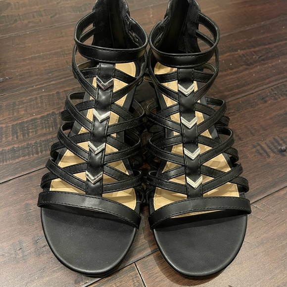 Apt. 9 Shoes Like New Apt 9 Blacksilver Kitten Heel Wedge Dress